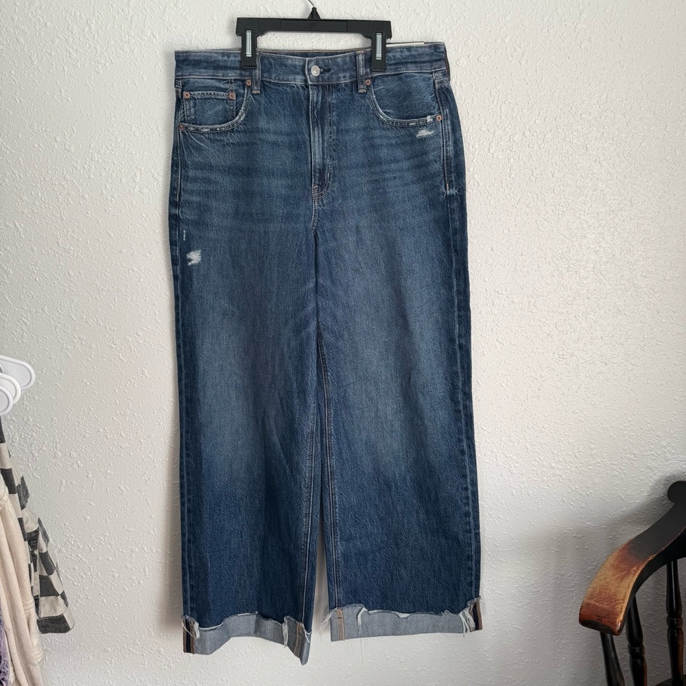 American Eagle Outfitters Super High-Rise Cuffed Baggy Jeans - Picture 2 of 9